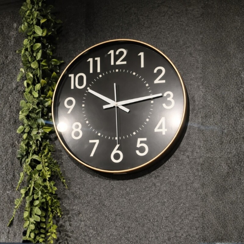 Minimal Modern Wall Clock – Black Contemporary Design