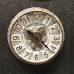Vintage Gear Wall Clock – Rustic White & Gold Design
