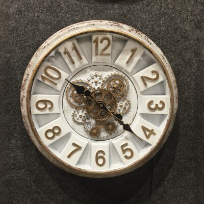 Vintage Gear Wall Clock – Rustic White & Gold Design